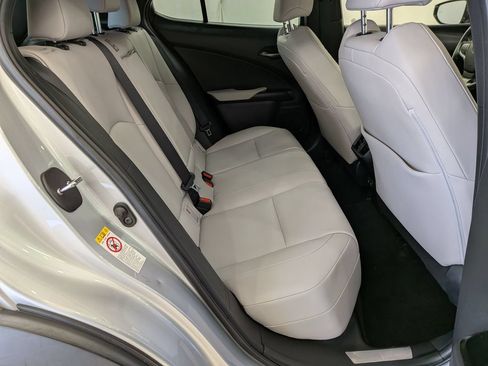Used 2019 Lexus UX 200 w/ Accessory Package FWD image 33