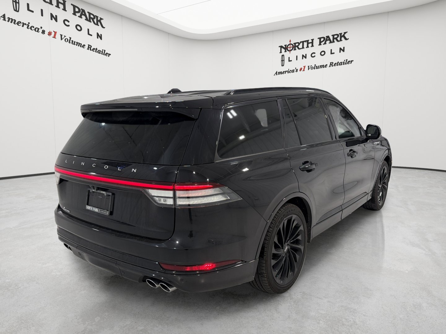 Used 2025 Lincoln Aviator Reserve w/ Jet Appearance Package RWD image 5
