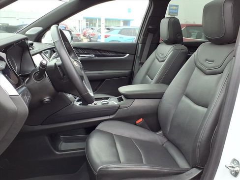 Used 2024 Cadillac XT6 Premium Luxury w/ LPO, Floor Liner Package image 18