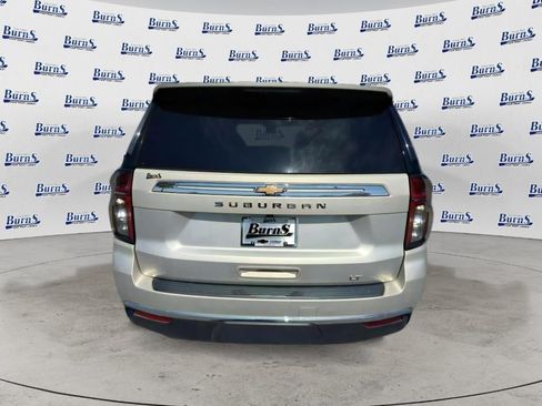 Used 2024 Chevrolet Suburban LT RWD image 6