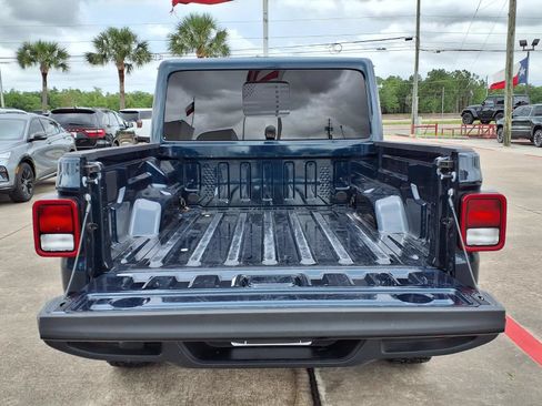 Used 2025 Jeep Gladiator Sport AWD/4WD image 6