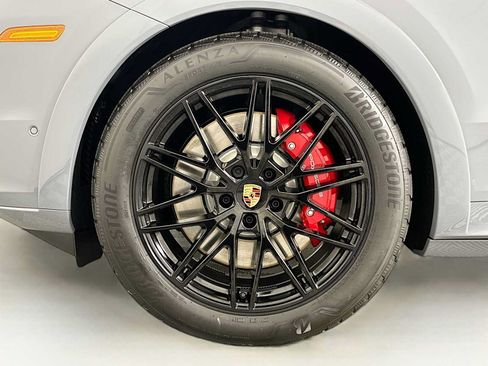 New 2026 Porsche Cayenne GTS AWD/4WD image 32