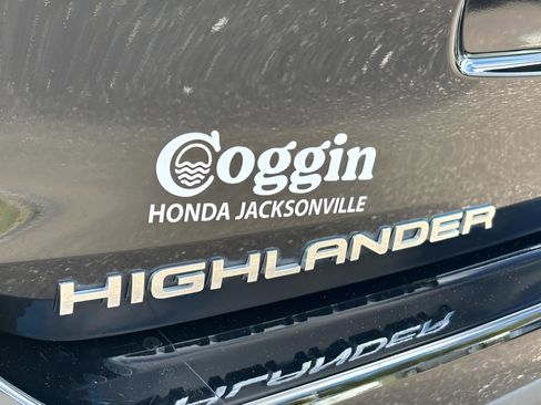 Used 2020 Toyota Highlander XLE image 34