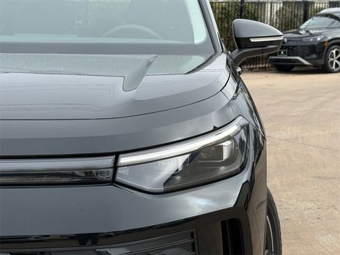 New 2026 Volkswagen Tiguan SE image 2