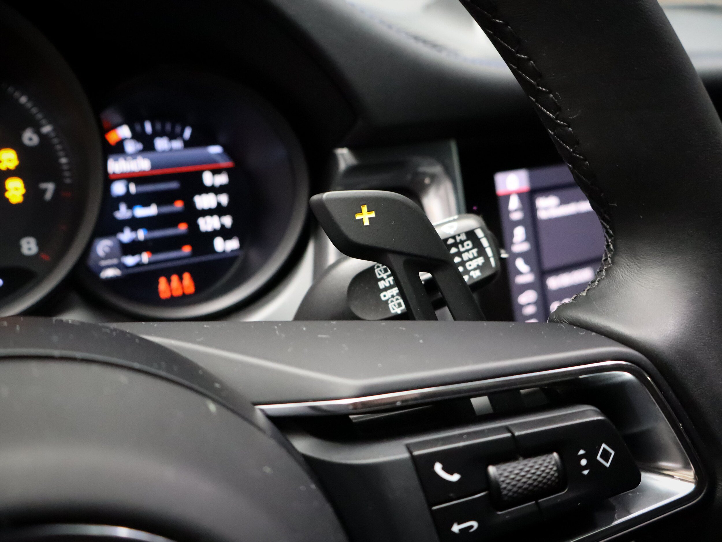 Certified 2025 Porsche Macan GTS AWD/4WD image 29