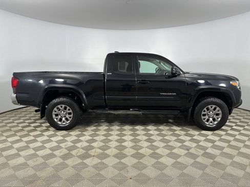 Used 2018 Toyota Tacoma SR5 image 8