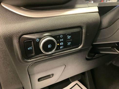 Used 2023 Ford Explorer XLT image 14