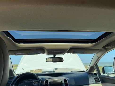 Used 2010 Toyota Venza w/ Premium Pkg #2 image 15