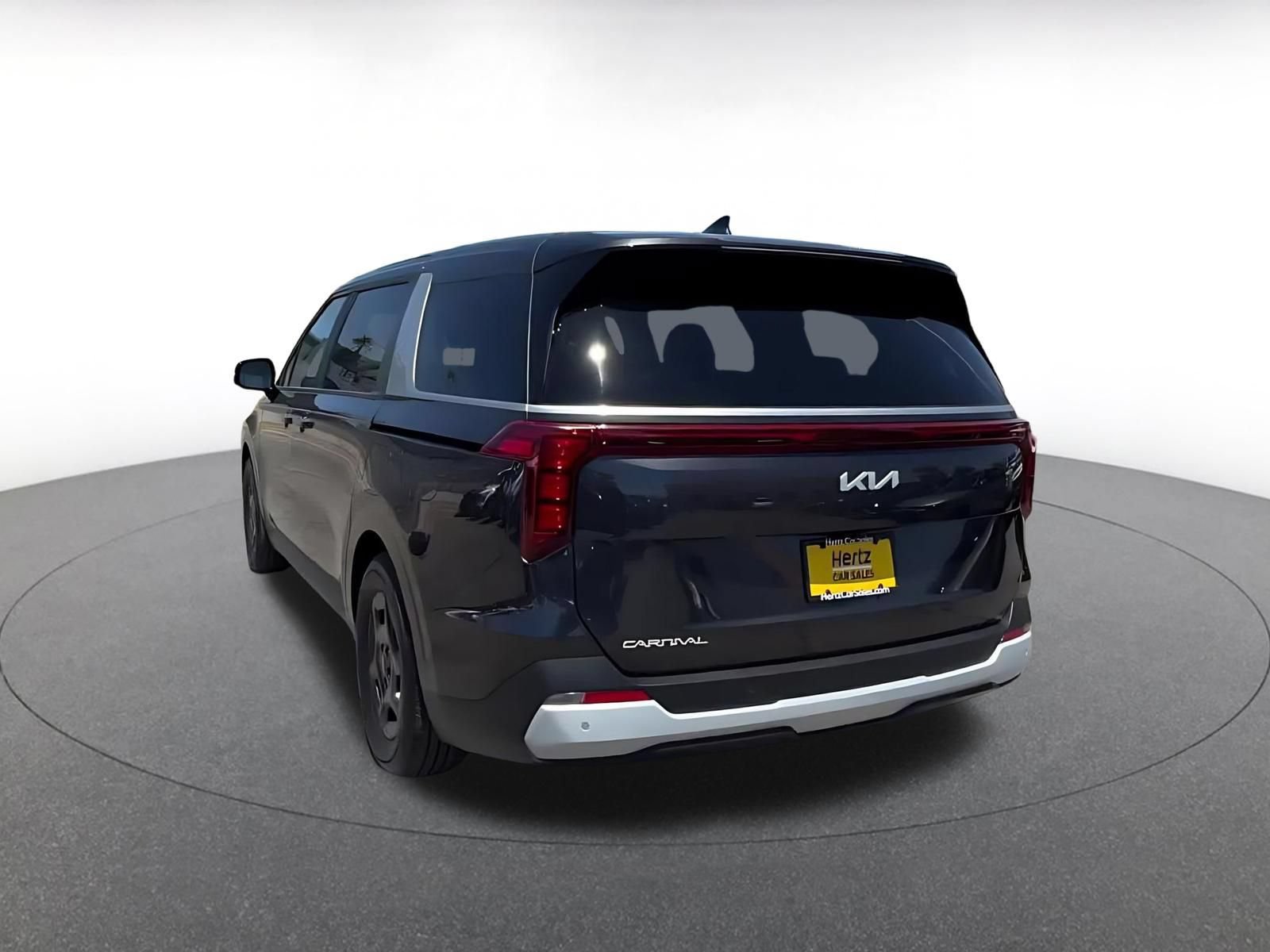 Used 2026 Kia Carnival FWD image 10