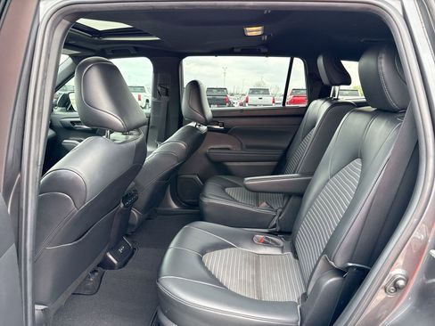 Used 2023 Toyota Highlander XSE image 24