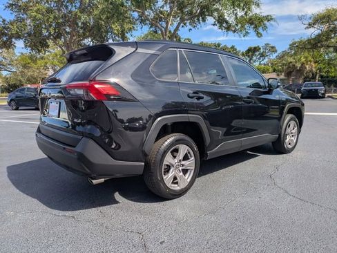 Used 2022 Toyota RAV4 XLE w/ Convenience Package FWD image 3