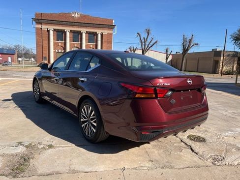 Used 2025 Nissan Altima 2.5 SV image 4