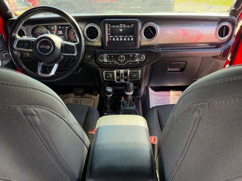 Used 2020 Jeep Wrangler Unlimited Sahara w/ Cold Weather Group AWD/4WD image 10