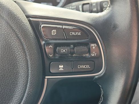 Used 2018 Kia Niro LX image 24