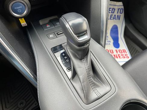 Used 2021 Toyota Venza LE w/ Carpet Mat Package (TMS) image 30