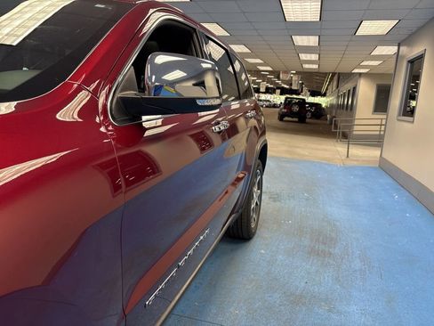 Used 2019 Jeep Grand Cherokee Limited AWD/4WD image 18