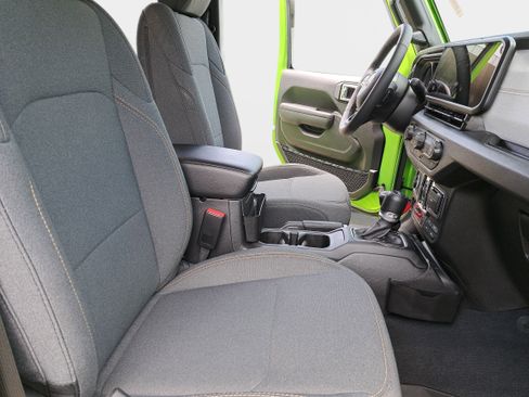 Used 2025 Jeep Wrangler Willys image 10