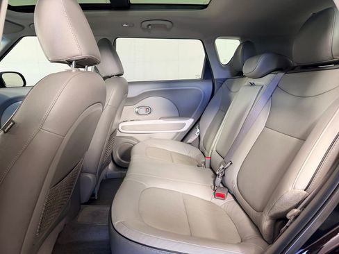 Used 2017 Kia Soul EV + w/ Sun & Fun Package image 30