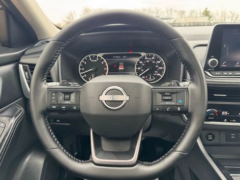 Used 2025 Nissan Rogue SV w/ SV Premium Package image 45