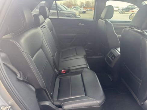 Used 2021 Volkswagen Atlas Cross Sport SE image 32