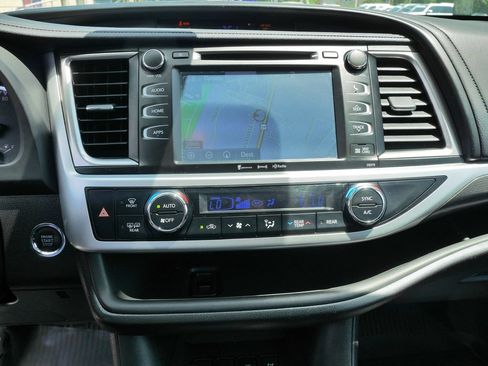 Used 2018 Toyota Highlander SE w/ Carpet Mat Package (TMS) AWD/4WD image 29