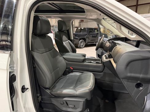 Used 2025 Ford Expedition Active AWD/4WD image 28