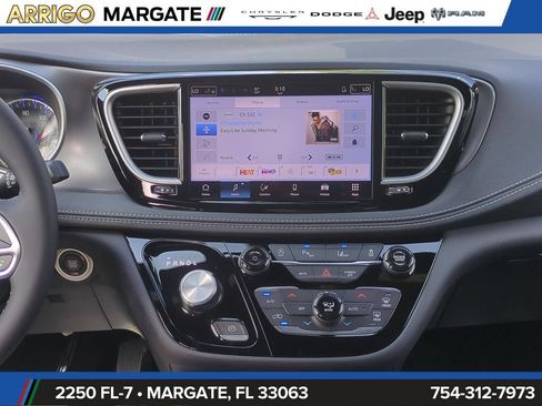 New 2026 Chrysler Pacifica Select FWD image 19