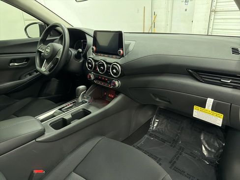 Used 2025 Nissan Sentra SV image 28