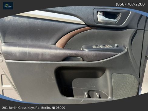 Used 2017 Toyota Highlander XLE FWD image 9