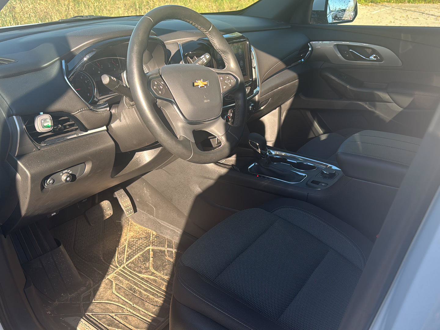 Used 2023 Chevrolet Traverse LT FWD image 11