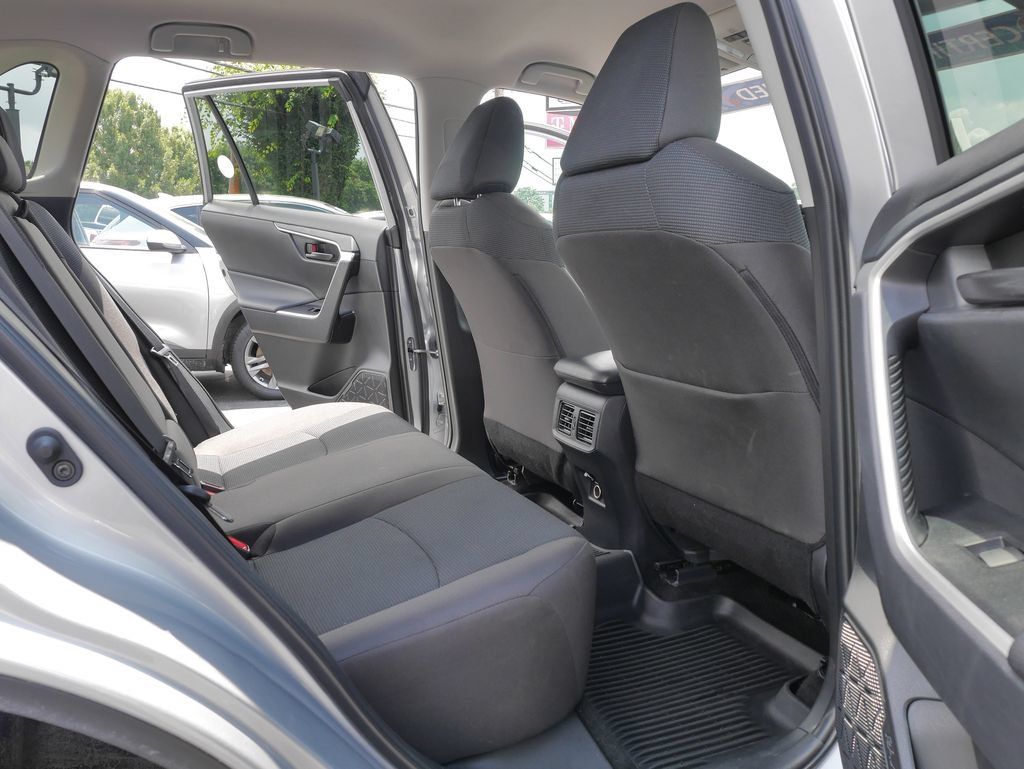 Used 2025 Toyota RAV4 LE AWD/4WD image 11
