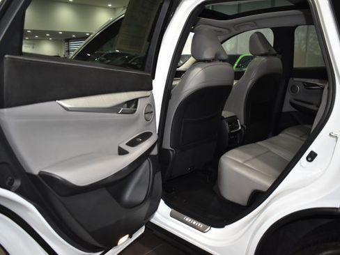 Used 2023 INFINITI QX50 Sensory image 32