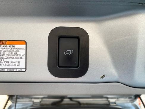 Used 2020 Toyota Sienna SE w/ SE Preferred Package FWD image 9