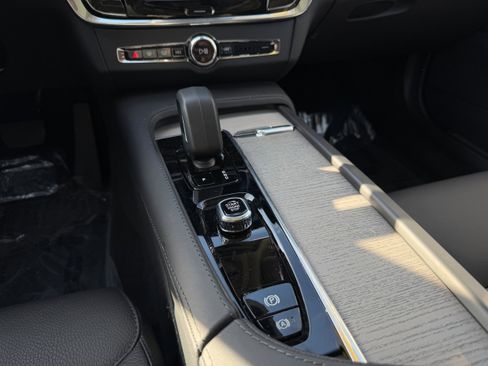Used 2025 Volvo V90 B6 Cross Country Plus w/ Protection Package Premier image 13