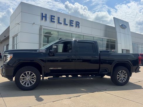 Used 2022 GMC Sierra 2500 AT4 w/ AT4 Preferred Package AWD/4WD image 3