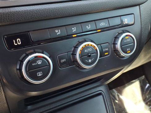 Used 2013 Volkswagen Tiguan S image 27