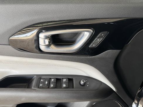 Used 2025 Jeep Compass Limited w/ Elite Group image 23