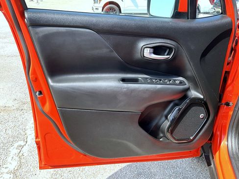 Used 2018 Jeep Renegade Altitude image 10