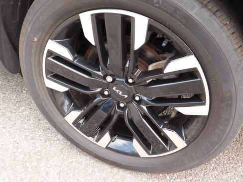 Used 2024 Kia Telluride AWD image 13