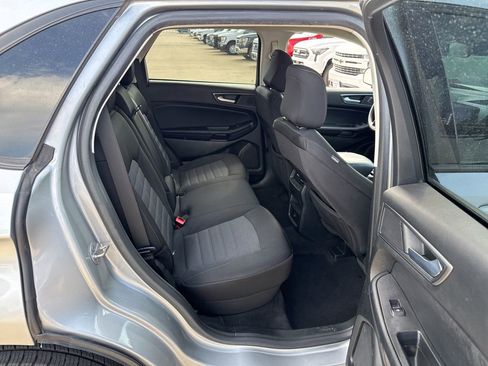 Used 2022 Ford Edge SE image 12