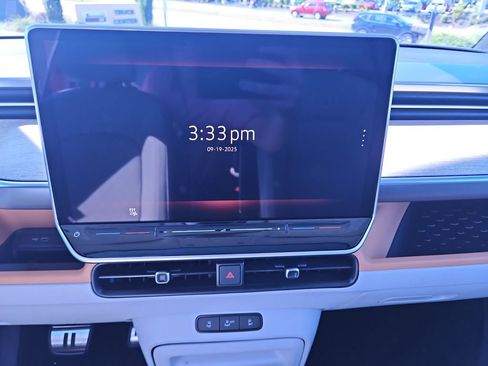 New 2025 Volkswagen ID. Buzz Pro S Plus image 18