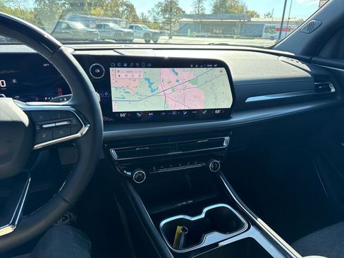 Used 2025 Chevrolet Traverse LT w/ Enhanced Driving Package image 27