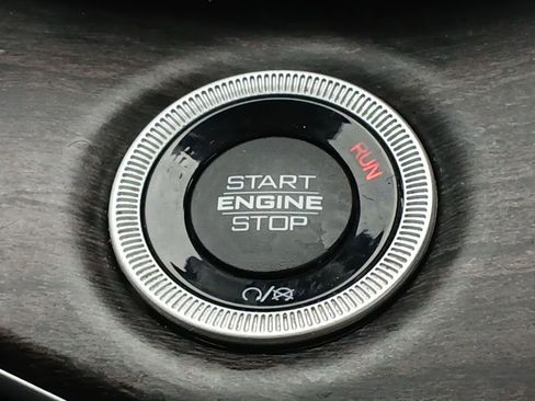 Used 2024 Jeep Grand Cherokee Limited w/ Luxury Tech Group II image 21