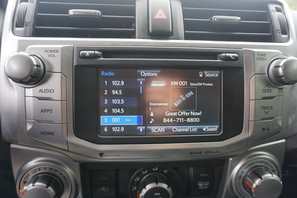 Used 2018 Toyota 4Runner SR5 AWD/4WD image 9