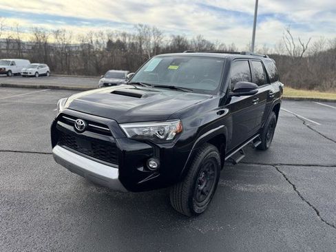 Certified 2024 Toyota 4Runner TRD Off-Road Premium image 7