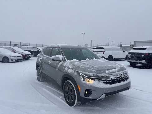 Certified 2024 Kia Seltos S image 1
