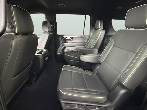 Certified 2025 Chevrolet Suburban Premier image 27