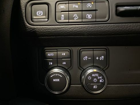 Used 2024 GMC Yukon Denali AWD/4WD image 25