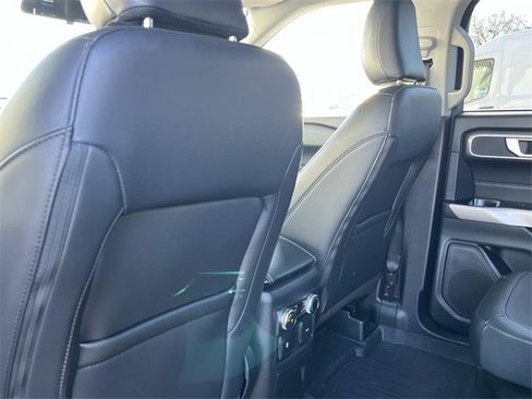 Used 2022 Ford Explorer XLT w/ Equipment Group 202A image 20