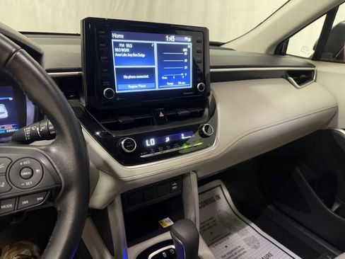 Certified 2022 Toyota Corolla Cross LE image 33